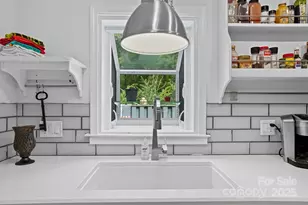 6103 Honeysuckle Ln, Charlotte, NC 28212 - Photo 12