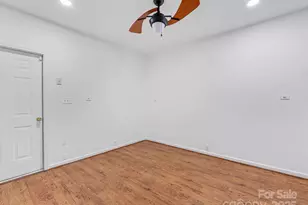 5619 Mountain Point Ln, Charlotte, NC 28216 - Photo 32