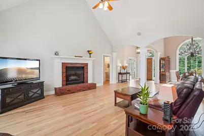 310 Sweetbriar Drive, Hendersonville, NC 28739 - Photo 8