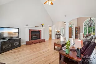 310 Sweetbriar Dr, Hendersonville, NC 28739 - Photo 8