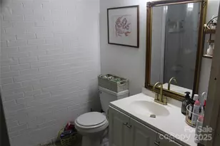 107 N Matthews St, Morganton, NC 28655 - Photo 8