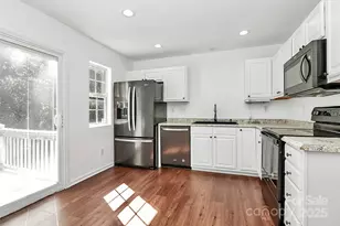 10549 Yellow Rose Ln, Charlotte, NC 28269 - Photo 8