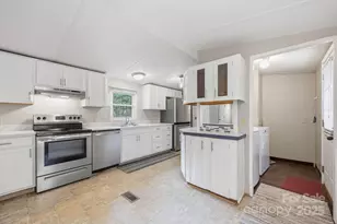 4805 Mountain View Ln, Maiden, NC 28650 - Photo 6