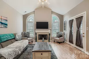 8406 Highland Glen Dr, Charlotte, NC 28269 - Photo 4