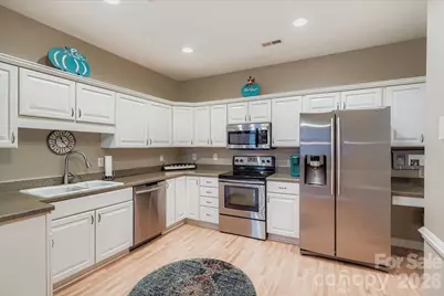 8406 Highland Glen Drive, Charlotte, NC 28269 - Photo 6