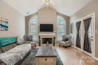 8406 Highland Glen Drive, Charlotte, NC 28269 - Photo 4