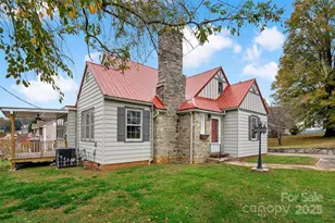 141 N Madison St, Marion, NC 28752 - Photo 2