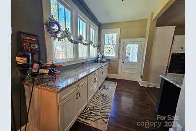 355 S College Avenue, Newton, NC 28658 - Photo 14