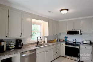 501 Fairway Dr, Hendersonville, NC 28739 - Photo 10