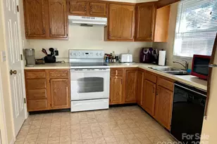 1753 Haywood Manor Rd, Hendersonville, NC 28791 - Photo 14