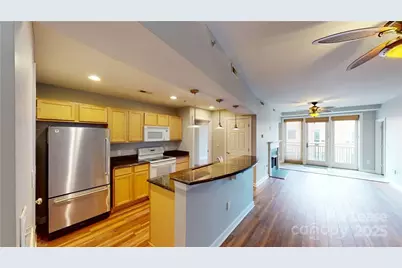 718 W Trade Street #809, Charlotte, NC 28202 - Photo 2