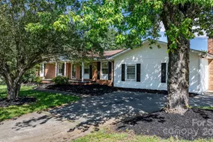 2596 Sweetbriar Cir, Lenoir, NC 28645 - Photo 2