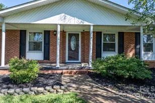 2596 Sweetbriar Cir, Lenoir, NC 28645 - Photo 1