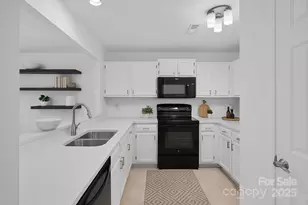 3302 Selwyn Farms Ln, Charlotte, NC 28209 - Photo 4