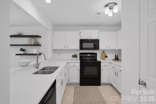 3302 Selwyn Farms Ln, Charlotte, NC 28209 - Photo 8
