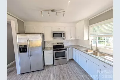 102 Central Avenue, Bessemer City, NC 28016 - Photo 8