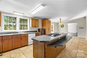 1116 W Lewis Ferry Rd, Statesville, NC 28677 - Photo 10