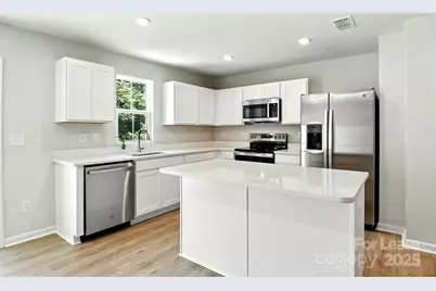 1525 39th Avenue Loop NE, Hickory, NC 28601 - Photo 6