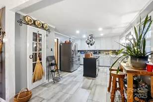 554 Loray Farm Rd, Dallas, NC 28034 - Photo 6