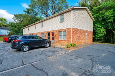 1051 3rd Street SE, Hickory, NC 28602 - Photo 2