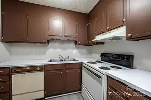 1051 3rd St SE, Hickory, NC 28602 - Photo 20