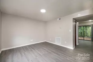 1051 3rd St SE, Hickory, NC 28602 - Photo 12