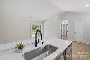 6732 Park Hickory Dr, Charlotte, NC 28227 - Photo 8