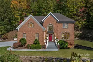 295 Laurel Ridge Dr, Waynesville, NC 28786 - Photo 2