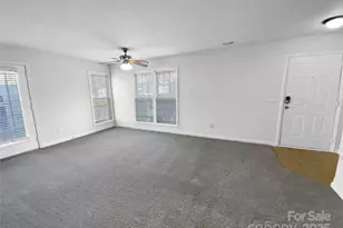 2643 Meadow Knoll Dr, Charlotte, NC 28269 - Photo 2