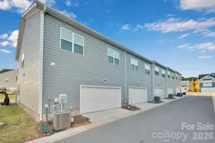 8817 Arrington Hall Dr, Charlotte, NC 28215 - Photo 32