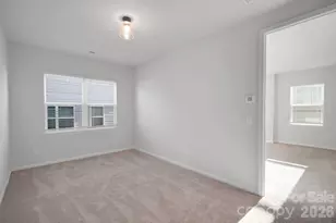 8817 Arrington Hall Dr, Charlotte, NC 28215 - Photo 18