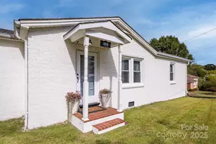 2625 20th Ln NE, Hickory, NC 28601 - Photo 2