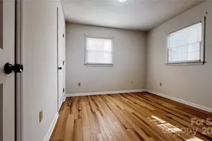 1325 Leolillie Ln, Charlotte, NC 28216 - Photo 32