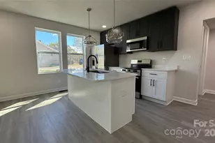 227 W 11th St, Salisbury, NC 28144 - Photo 6