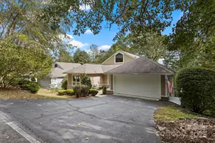 320 Dawnbrook Dr, Flat Rock, NC 28731 - Photo 2