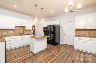 5238 Downing Creek Dr, Charlotte, NC 28269 - Photo 12