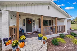 464 Hidden Lake Dr, York, SC 29745 - Photo 2