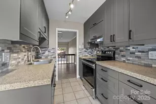 7939 Charter Oak Ln, Charlotte, NC 28226 - Photo 4