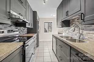 7939 Charter Oak Ln, Charlotte, NC 28226 - Photo 6