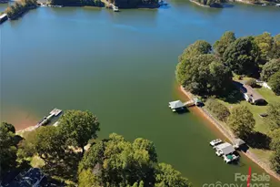 137 Hideaway Ln, Mooresville, NC 28117 - Photo 2