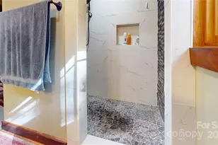 811 Hemlock Dr, Newland, NC 28657 - Photo 24