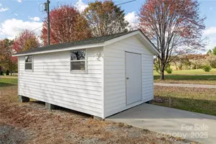 41 Little Hungry Rd, Hendersonville, NC 28792 - Photo 16