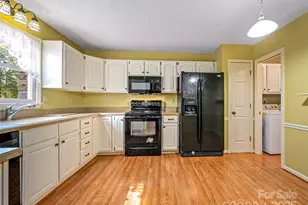 40 Sagebrush Cir, Etowah, NC 28729 - Photo 6