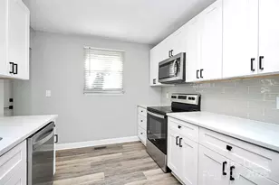 2921 Ravencroft Dr, Charlotte, NC 28208 - Photo 16