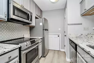 427 W 8th Street, Charlotte, NC 28202 - Photo 2