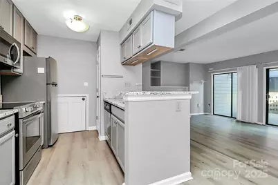 427 W 8th Street, Charlotte, NC 28202 - Photo 6