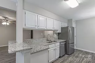 5867 Harris Grove Ln, Charlotte, NC 28212 - Photo 10