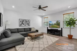 9518 Harvard Oak Ct, Charlotte, NC 28269 - Photo 8