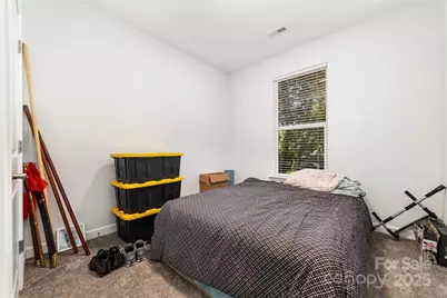 204 E Page Avenue, Gastonia, NC 28052 - Photo 14