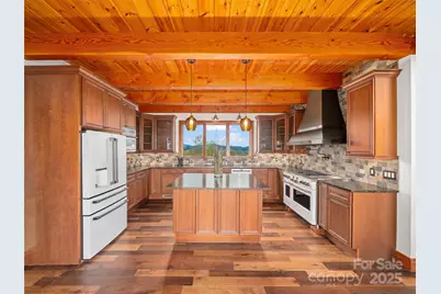 946 Ridge Road, Green Mountain, NC 28740 - Photo 16